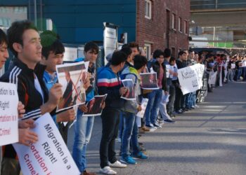 Turvapaikanhakijat osoittivat mieltään Maahanmuuttoviraston päätöksiä ja linjauksia vastaan Helsingissä syyskuussa 2016.