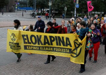 Kuva Elokapinan järjestämästä ilmasto-oikeudenmukaisuuden puolesta -tapahtumasta Helsingistä.