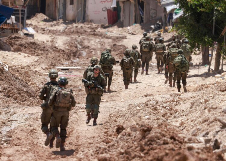 Israelin armeija aloitti viikonloppuna uuden, hyökkäyksen Gazassa. Kuvassa israelilaissotilaita miehitetyllä Länsirannalla.