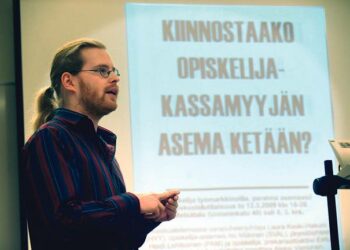 Eetu Komsin mukaan moni yliopisto-opiskelija ei halua identifioitua matalapalkkaisen palvelutyön tekijäksi.