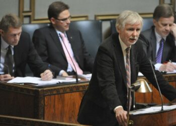 Voitot privatisoidaan, tappiot sosialisoidaan, muistutti Erkki Tuomioja.