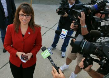 Christine O’Donnell piti nuorempana keskiyön piknikkiä satanistisella alttarilla.