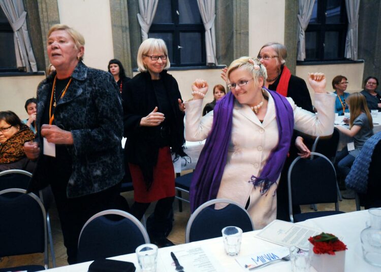 Kumpulalaisbändin The Abilityn esitys ajoi juhlaväen ylös tuoleistaan.