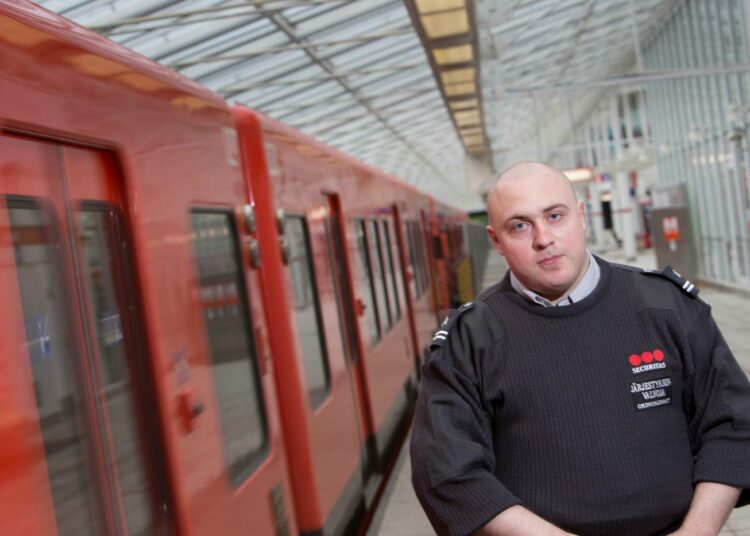 – Vartiointialalla pidetään usein ihan perusduunina sitä, mitä monessa muussa hommassa pidetään väkivaltana, vartija Torsti Toivola kertoo.