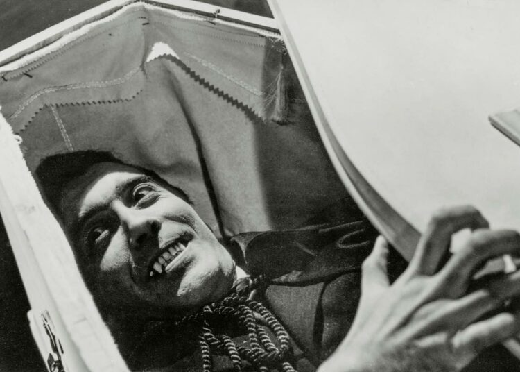 Christopher Leen rooli kreivi Draculana toi vampyyrielokuviin uutta verta ja väriä Hammer-studion tyyliin.