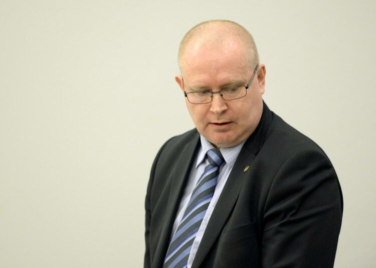 Työministeri Jari Lindström sanoi kannattavansa reiluja pelisääntöjä työelämään.