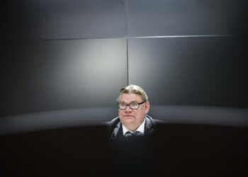 Timo Soini on yksi esteistä perhevapaiden uudistamisen tiellä. Hän on syyttänyt uudistushaluisia kotiäitivihasta ja pitää muutoksia ”sosialismina”.