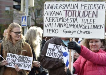 Ilja Janitskinin kannattajat osoittivat mieltään tukimielenosoituksessa Helsingissä 6. lokakuuta 2016.