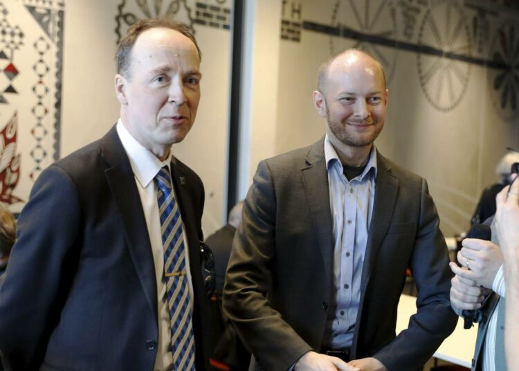 Perussuomalaisten puheenjohtajuudesta kisaavat EU-parlamentaarikko Jussi Halla-aho sekä ministeri Sampo Terho.