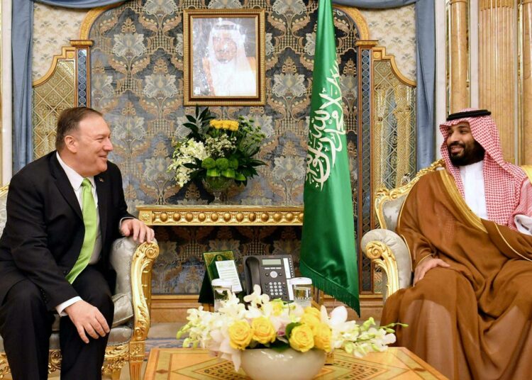 Yhdysvaltain ulkoministeri Mike Pompeo ja Saudi-Arabian kruununprinssi Mohammed bin Salman Jeddassa keskiviikkona.