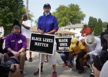 Mustien kokema epätasa-arvo on noussut jälleen keskusteluun Yhdysvalloissa, kun poliisi ampui Wisconsinissa mustaihoista Jacob Blakea selkään sunnuntaina.