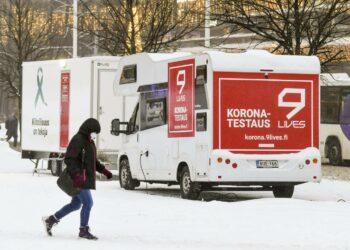 Uusien koronatapauksien määrä kasvoi Suomessa viikossa kolmanneksi eniten EU-maista.