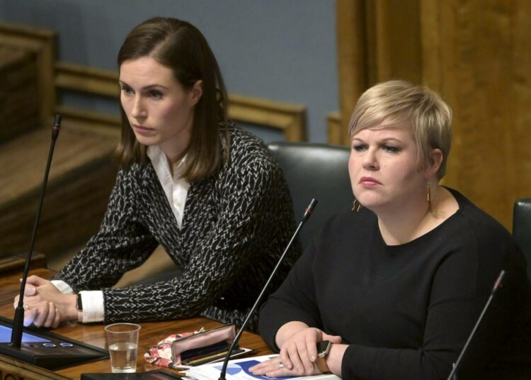 Pääministeri Sanna Marin ja valtiovarainministeri Annika Saarikko liennyttivät välejään.