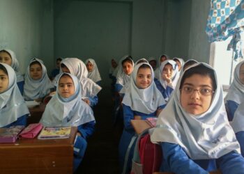Nämä afganistanilaiset koulutytöt kuvattiin vuonna 2012, jolloin he saattoivat vielä katsoa luottavaisesti tulevaisuuteen ja harkita jatko-opintoja. Nyt talibanhallinto sallii tytöille vain kuusi vuotta opetusta.