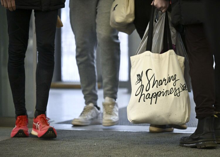 Nuorten käytös heijastaa ympäröivää yhteiskuntaa.