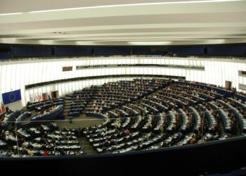 Europarlamentin ”kokoomus” kiristää muita suuria ryhmiä uhkaamalla liittoutua äärioikeiston kanssa.