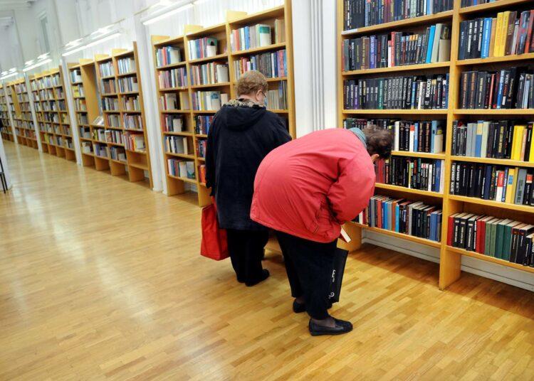 PEN toteaa, että kirjastoissa on suomalaisen sananvapauden peruskivi. Kuva Vallilan kirjastosta Helsingistä.