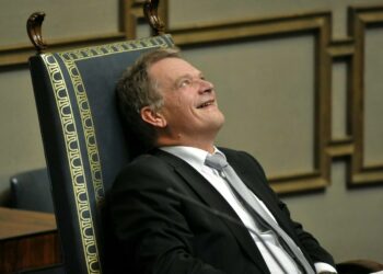 Puhemies Sauli Niinistö pitää SDP:n päätehtävänä oikeistoblokin rikkomista.