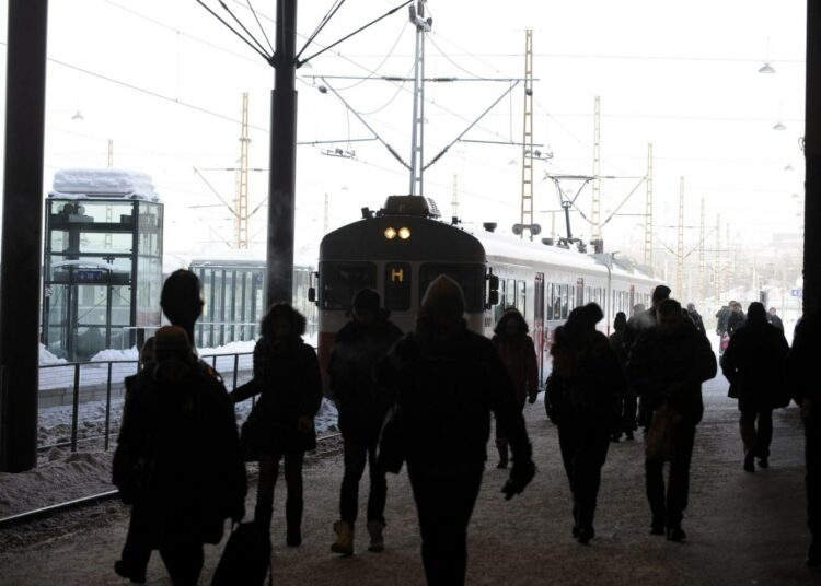 Junien myöhästely ja vuorojen peruminen talven aikana on merkittävästi hankaloittanu eteläsuomalaisten arkea.