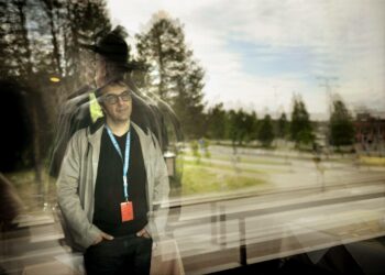 Alitajuntaa luotaavissa elokuvissaan Atom Egoyan myöntää liikkuvansa arkaluontoisten aiheittensa kanssa heikoilla jäillä.