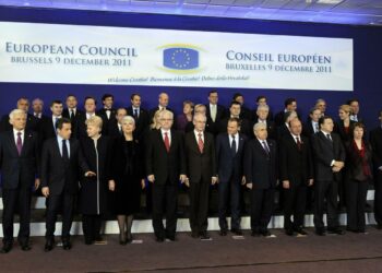 Euromaiden hallitusten päämiehet huippukokouksen yhteiskuvassa.