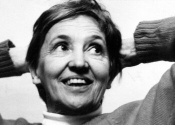 Elvi Sinervo (1912–1986). Kuva on vuodelta 1971.