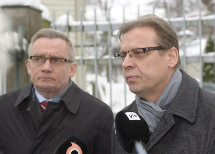 STTK:n Mikko Mäenpää ja SAK:n Lauri Lyly syyttävät työnantajia työuraneuvotteluiden katkeamisesta.