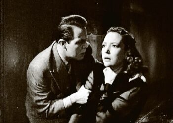 Agatha Christie -elokuvien klassikko kertoo pienelle saarelle kutsutuista vieraista, joita aletaan kolkata yksi kerrallaan. Kuvassa Louis Hayward ja June Duprez.