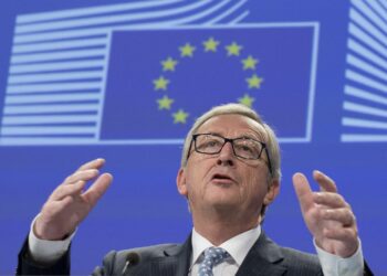 EU:n komission tuore puheenjohtaja Jean-Claude Juncker on pinteessä Luxemburgia koskevien veropaljastusten takia.