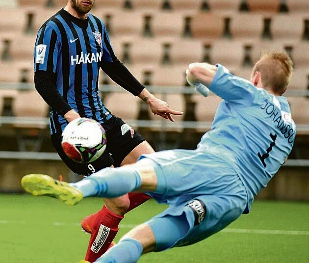 Vahid Hambo voisi edustaa maajoukkuetasolla joko Suomea tai Bosniaa ja Hertsegovinaa. Hän teki 2–0-maalin HIFK:n maalivahdin Mika Johanssonin taakse jalkapallon miesten Suomen cupin puolivälieräottelussa huhtikuussa.