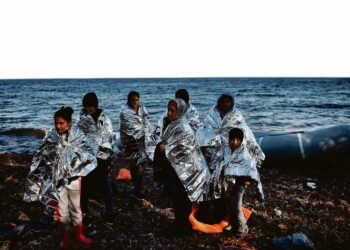 Muiden muassa kuvan pakolaiset saapuivat Välimeren yli kreikkalaiselle Lesbosin saarelle 8. joulukuuta.