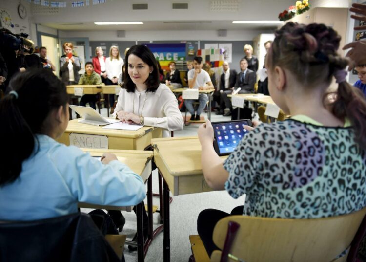 Opetus- ja kulttuuriministeri Sanni Grahn-Laasonen tutustui Mikkolan kouluun Vantaalla 4. helmikuuta.