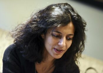 – Naisilla ei ole aiemmin ollut isoa ja tärkeää roolia yhteiskunnassa. Sodassa on ollut yksi positiivinen puoli, syyrialainen Eva Ziedan sanoo.