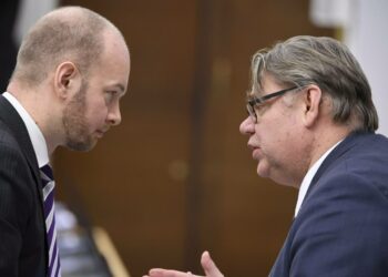 Perussuomalaisten puheenjohtajaksi ajetaan eduskuntaryhmän puheenjohtajaa Sampo Terhoa puoluejohdon myötävaikutuksella, vaikka puheenjohtaja Timo Soini ei julkisesti vielä tuekaan Terhoa.