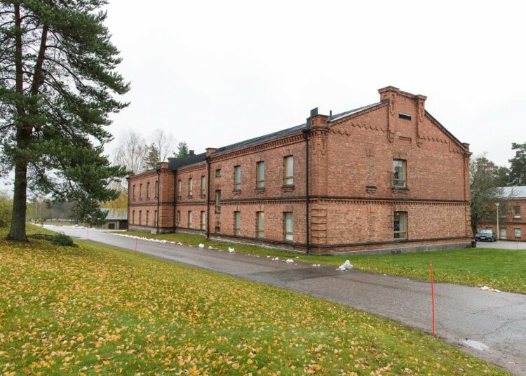 Dragsvikista tuli toukokuussa 1918 punavankien keskitysleiri. Kokkolan vangit sijoitettiin rakennukseen, joka sai nimekseen Kokkolan-kasarmi.