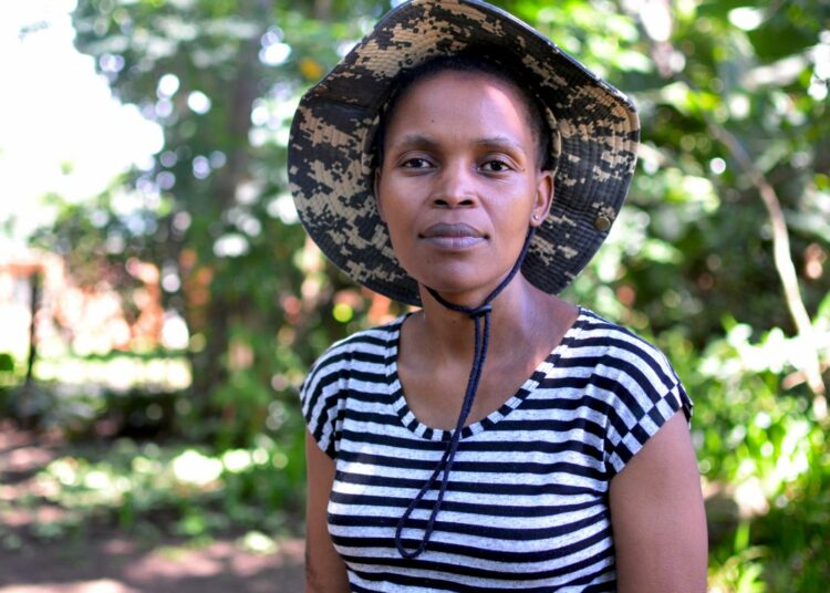 Nonhle Mbuthuma nousi titaanikaivosta vastustavien Amadiban asukkaiden kriisikomitean johtoon, kun hänen edeltäjänsä murhattiin.