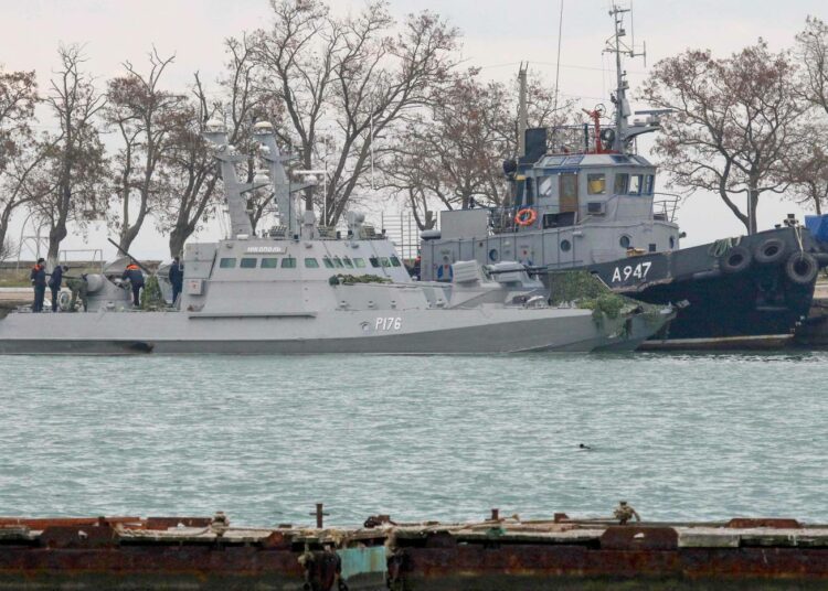 Kaapatut ukrainalaisalukset vietiin Kertšin satamaan Krimin niemimaalle.