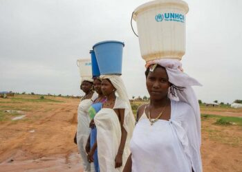 Malilaisia tyttöjä YK:n pakolaisleirillä Burkina Fason Ouagadougoussa.