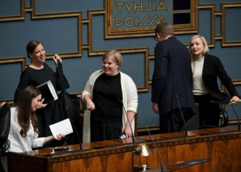 Kyllä, naiset johtavat hallitusta, pääministeri Sanna Marin kommentoi tutkimusta.