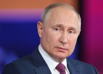 Presidentti Vladimir Putin kehotti kuuntelemaan koronarokotuksissa asiantuntijoita.
