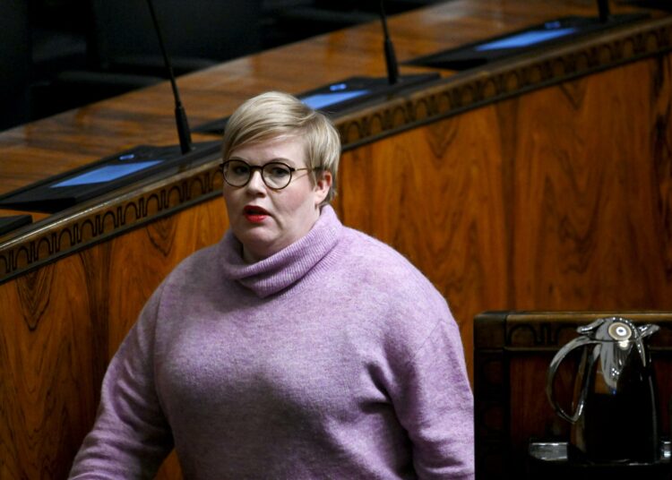Annika Saarikosta tulee ensi kesänä entinen puheenjohtaja jos keskusta häviää vaalit neljän kuukauden kuluttua.