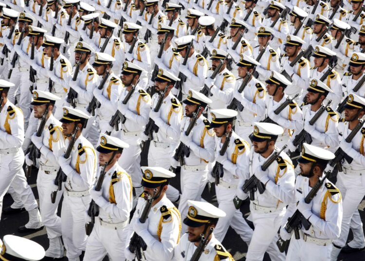 Iranin turvallisuusjoukot osallistuivat sotilasparaatiin syyskuussa 2023.