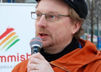Valtuustoryhmän puheenjohtaja Jarmo Ritanen pitää kuntarakenteen uudistamista välttämättömänä.