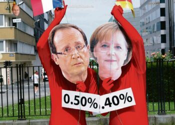 Mielenosoittajat olivat vastassa Brysseliin kokoontuneita eurojohtajia torstaina.