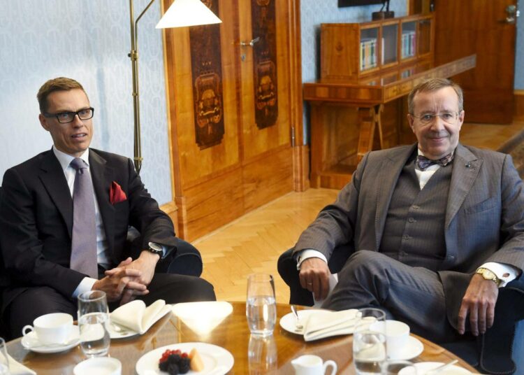 Pääministeri Alexander Stubb teki poikkeuksellisesti ensimmäisen ulkomaanvierailunsa Ruotsin sijasta Viroon.