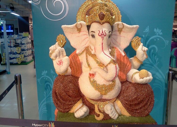 Hindujumala Ganesha, joka pääministeri Modin mukaan on todiste plastiikkakirurgiasta.