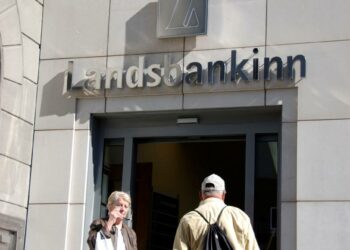 Islanti purkaa talouskriisin vuoksi asettamaansa valuuttasäännöstelyä. Maan taloudella menee kohtalaisen hyvin.
