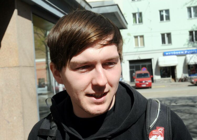 Helsingin Vasemmistonuorten puheenjohtaja Henrik Nyholm.