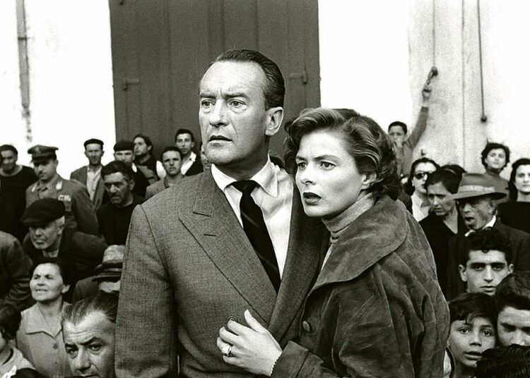 Pariskunta (George Sanders ja Ingrid Bergman) matkustaa Italiaan, mutta Napolin ja Pompeijin maisemissa heidän suhteensa joutuu koetukselle.