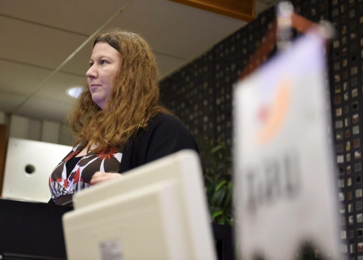 PAUn puheenjohtajaa Heidi Niemistä puhe monopoliajan työehdoista naurattaa.